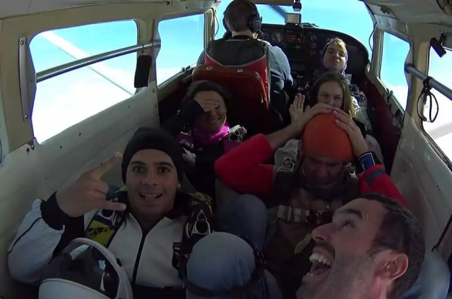 Todo listo para realizar el salto tándem 