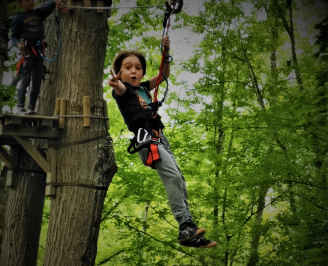  La gran tirolina del parque de aventuras cerca de Tarbes 