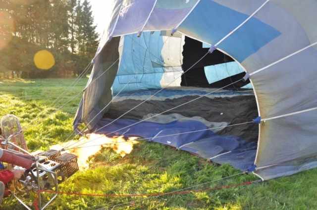 Montgolfière presque prête pour le décollage