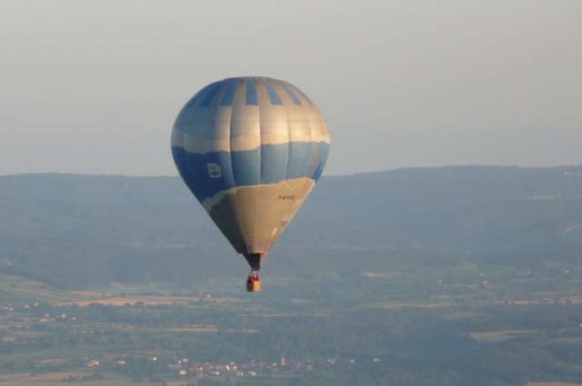 Hot air balloon in full flight 
