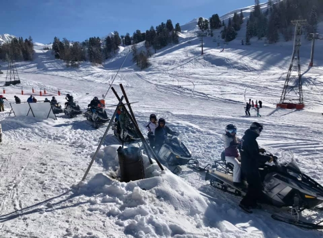  乘坐雪地摩托探索拉普拉涅地区 