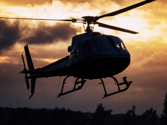  Regreso al aeródromo al atardecer 