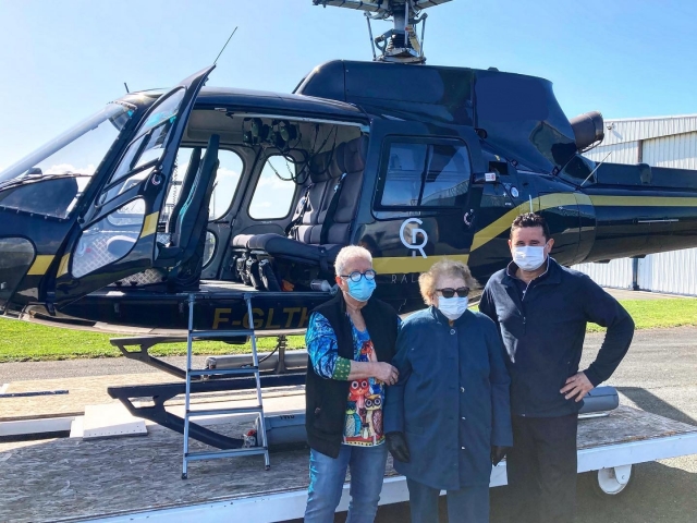  Listos para subir al helicóptero 