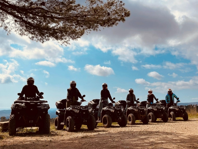 Activité de quad entre amis dans le Var