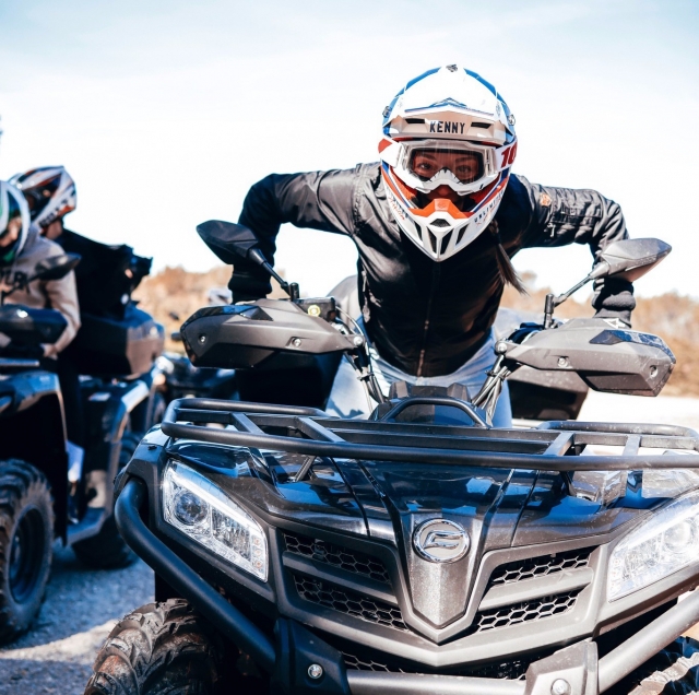 Déterminée pour la randonnée en quad