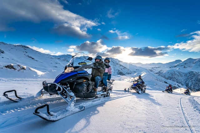  Entdeckung faszinierender Panoramen bei einer Schneemobilwanderung 