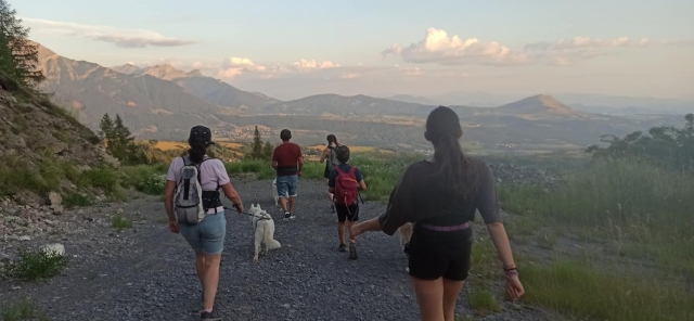 Descubrimiento de paisajes impresionantes durante la caminata en cani 