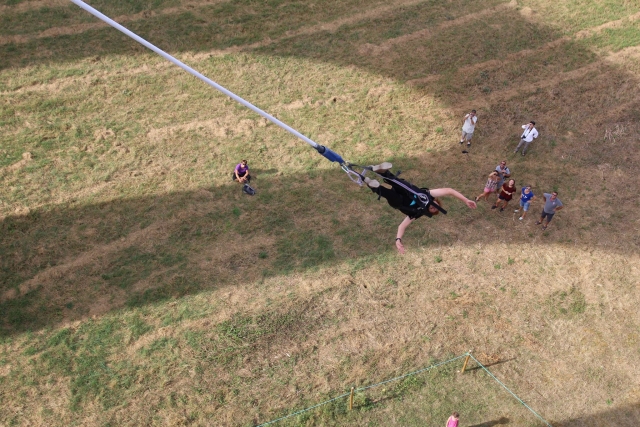  Bungee jumping with the public 