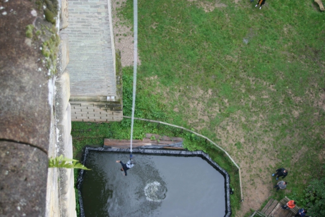  Auftreffen mit Wasser beim Bungee-Jumping Exermont 