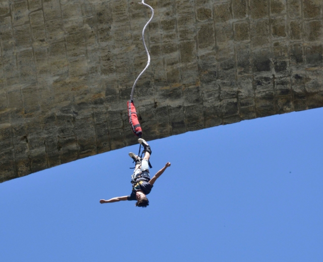 Adrénaline à son comble lors du saut à l'élastique