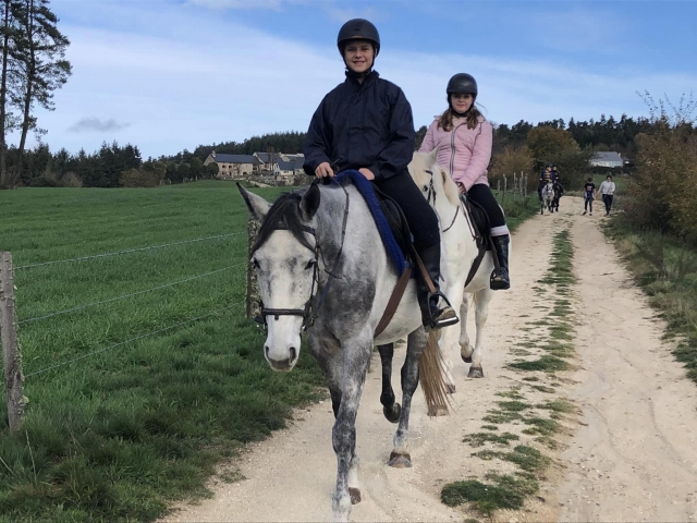  Paseo a caballo en la naturaleza 