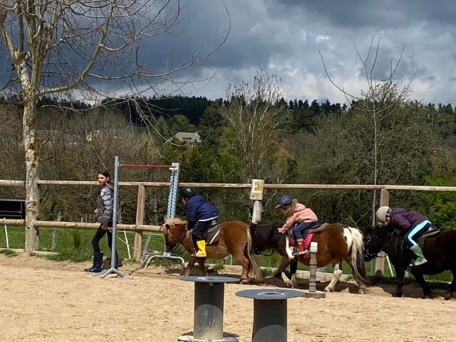  Entspannendes Ponyreiten für Kinder 
