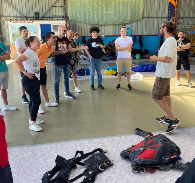 Explanations on the ground before the jump 