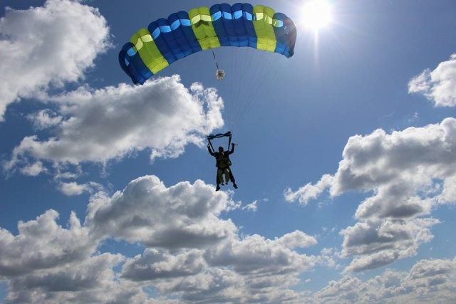  Under the parachute while flying quietly 