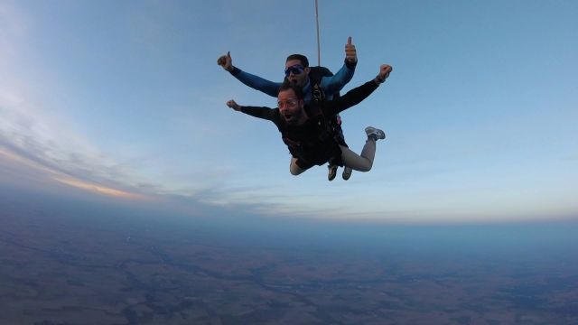  Experience a fun free fall 