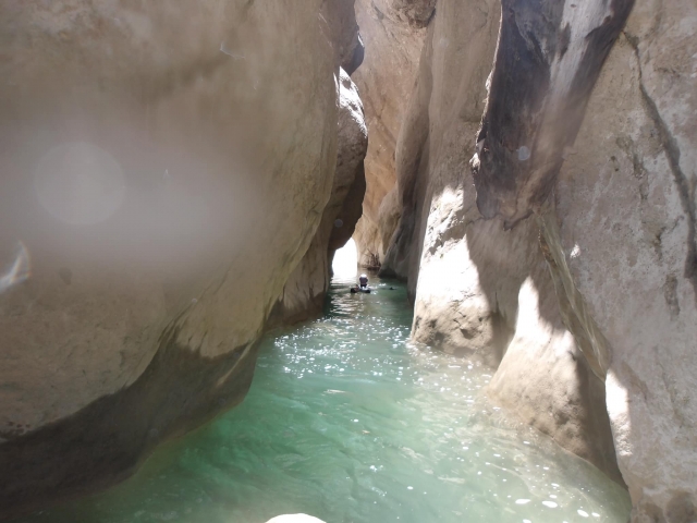  Passaggio stretto tra le scogliere del Var 