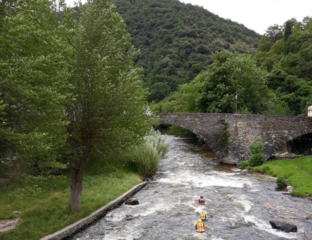  Auf geht's zum Wildwasserschwimmen 