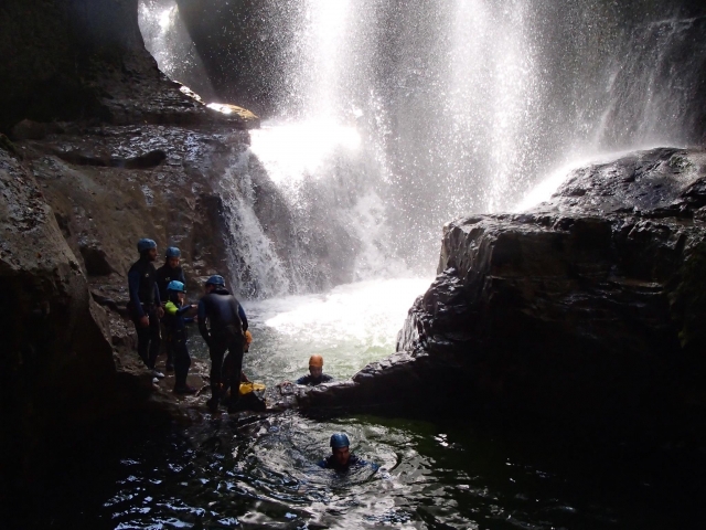 Des paysages fascinants à découvrir lors du canyoning dans le Jura