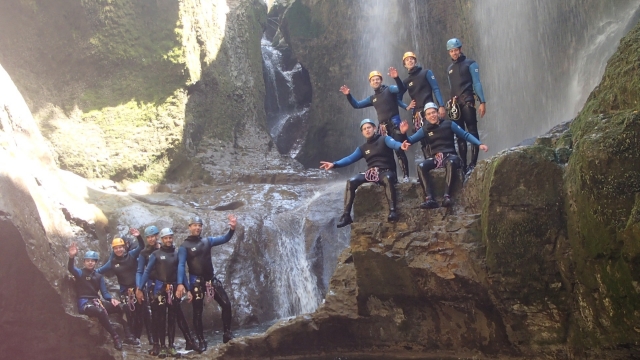  Sportliches Canyoning mit Freunden 