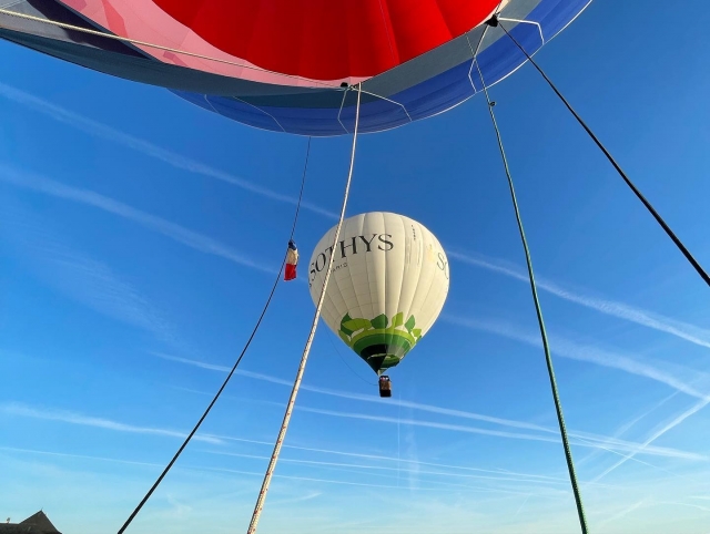 Vista de un globo aerostático desde un globo aerostático 