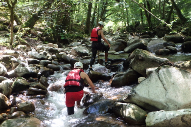  Scoperta dei paesaggi della Corrèze facendo canyoning 