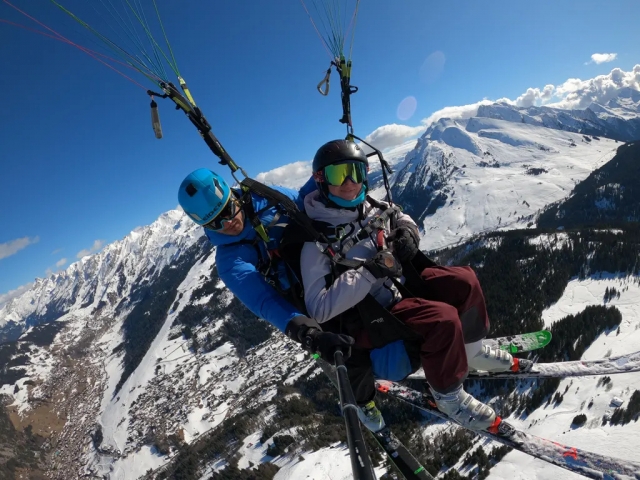  Vuelo en parapente en invierno en La Clusaz 