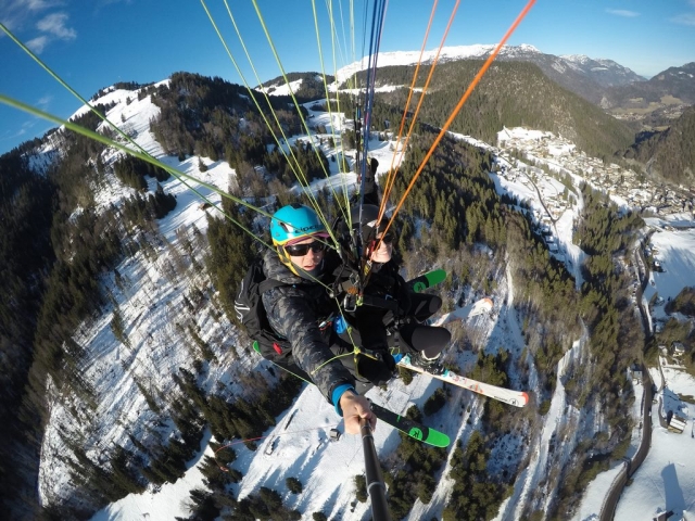  Descubrimiento de los paisajes nevados de Alta Saboya en parapente 