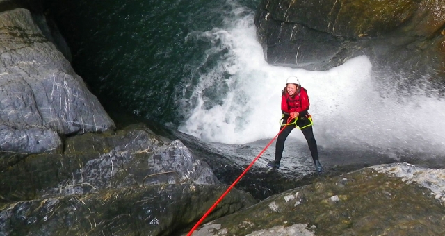  Abseiling during canyoning