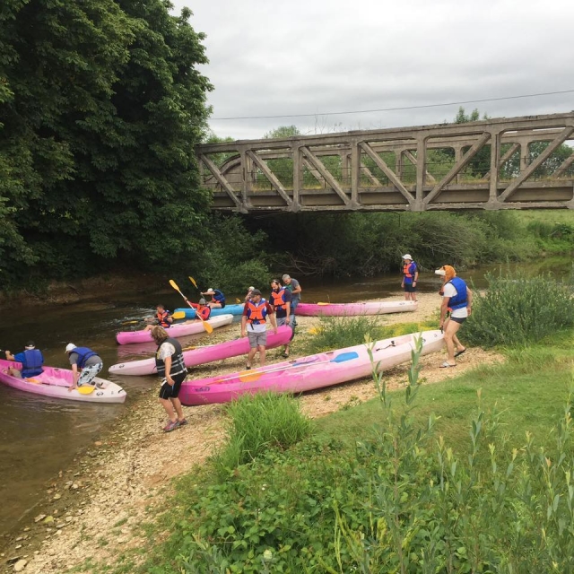 Mise à l'eau des kayaks