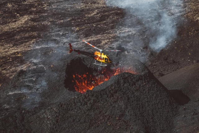  Volo in elicottero sul vulcano della Riunione 