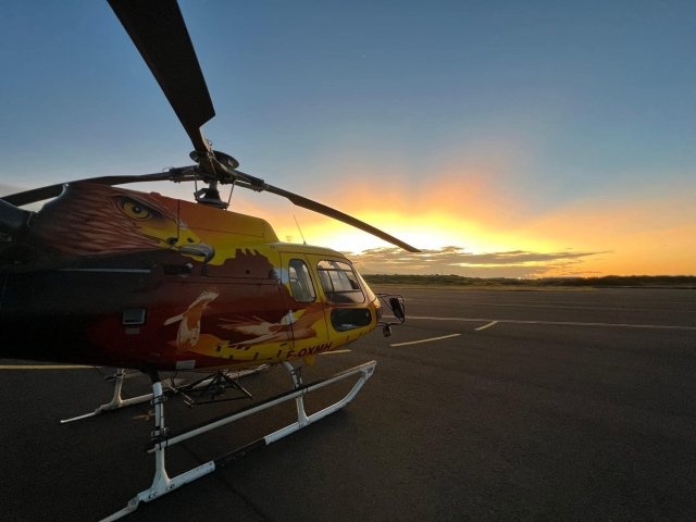  Nuestro helicóptero le espera al amanecer 