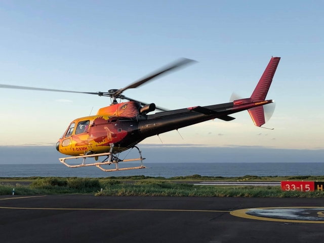  Despegue inminente del helicóptero para descubrir Reunión Isla 