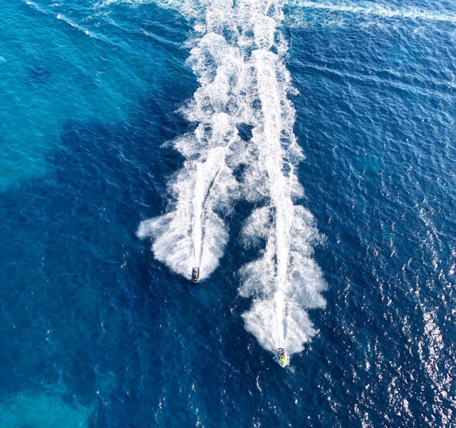 Adrénaline et divertissement à bord de nos jets skis au littoral corse