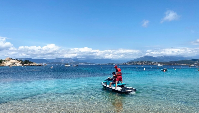  Lancio di moto d'acqua sulla spiaggia di Agosta