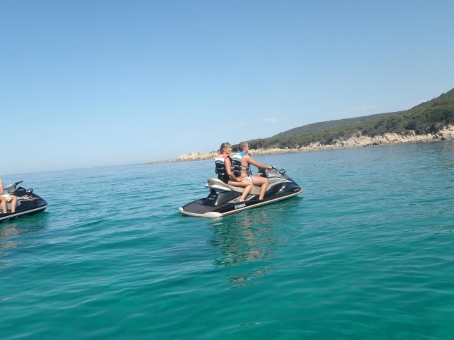 Introduzione allo sci d'acqua a due posti nel Sud della Corsica 