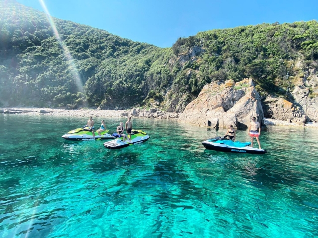  Introduzione al moto d'acqua in Corsica con gli amici 