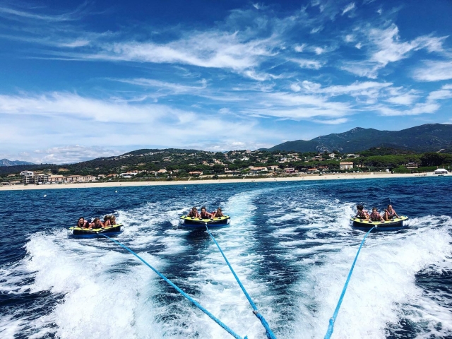 Three towed buoys for an adventure for the whole family 