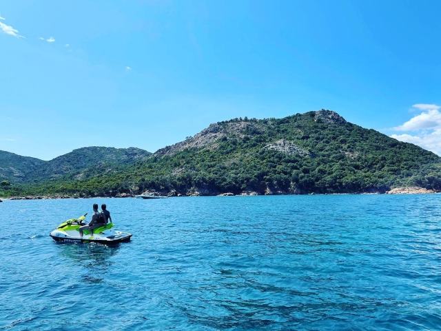  Visita a calas corsas en moto de agua 