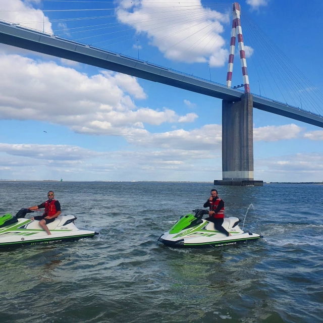  Gita in moto d'acqua sugli sci sotto il Santo- Ponte Nazaire