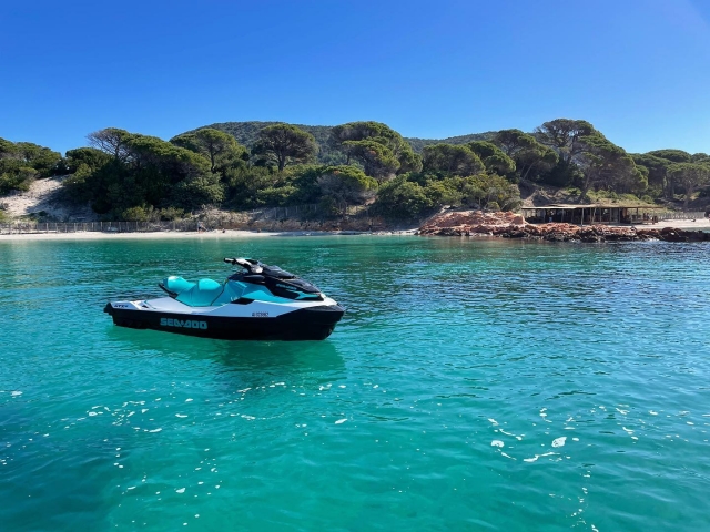  Discovery of the beaches at turquoise water of Corsica by jet ski 
