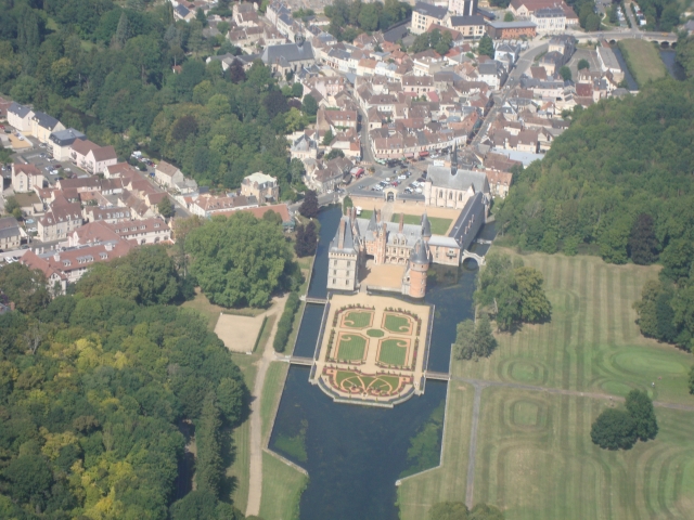  Flug über das Schloss von Maintenon mit einem Motorschirm 