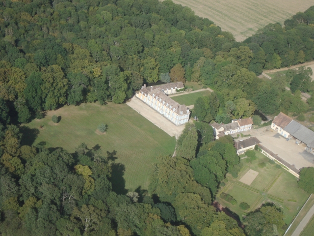 Flug über Badonville Castle mit dem Motorschirm 