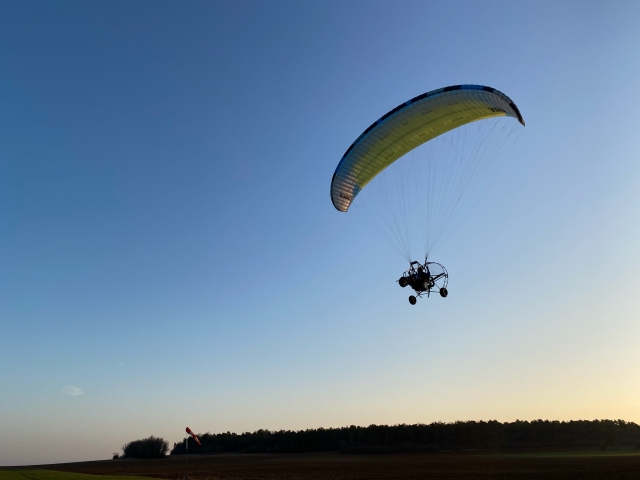  Motorschirm im Flug 