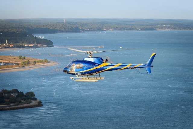  Flight over the Gironde scenery by helicopter 