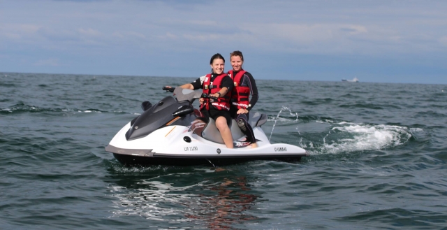 Adrenalina no seu máximo a bordo do seu jato de esqui biplace 