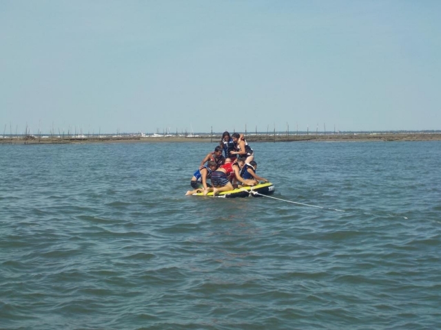  We hold on for the start in a towed buoy 