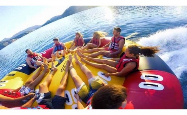Thrills in a towed buoy in Gironde 
