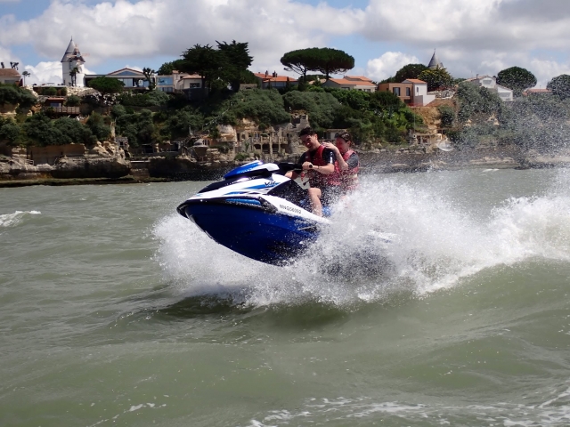 Nuestras motos de agua le esperan para el bautismo de moto de agua