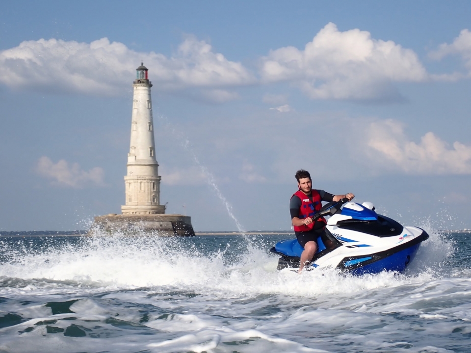  Aventura y emociones a bordo de la moto de agua biplaza
