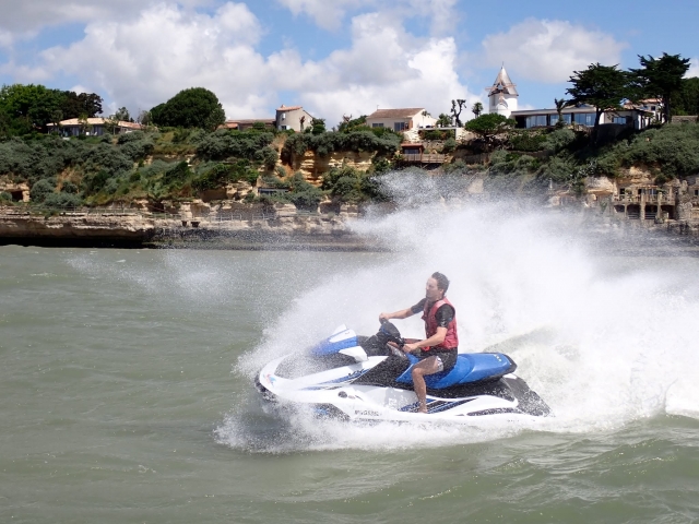 Passeio de jet ski sem licença L’Estuaire Gironde 2:20 h